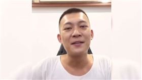 母湯！鳳梨要「辣豆瓣」女友聽錯秒變18禁　網笑：濕訊喔（圖／翻攝自鳳梨臉書）