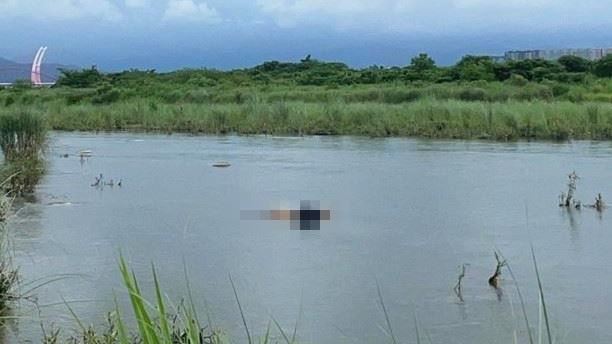 竹8旬翁河邊撿石落水　遺體漂3公里