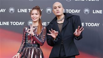 黃宣紅毯首搭陳明珠　角逐歌王洩心情