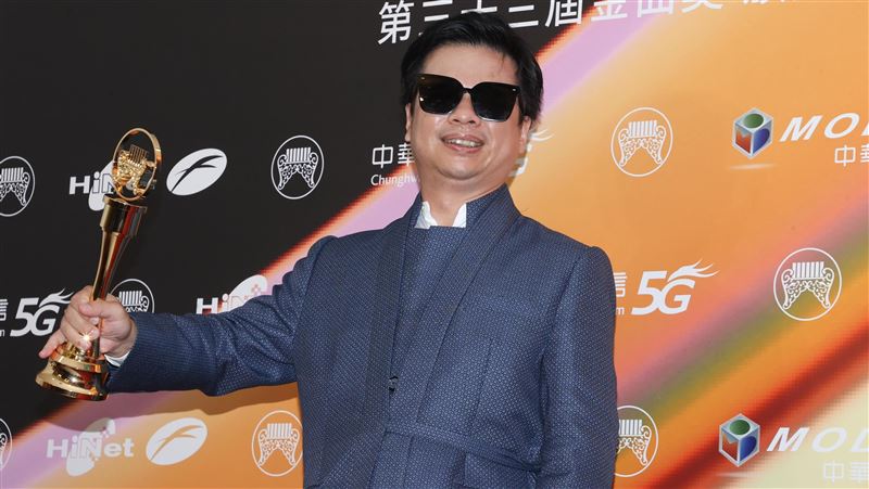 拿下台語歌王！王俊傑轉頭：謝他勇敢