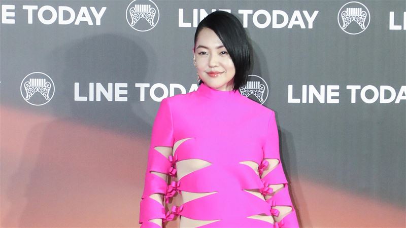 小S左右開洞怕走光　網笑：馬鈴薯圈