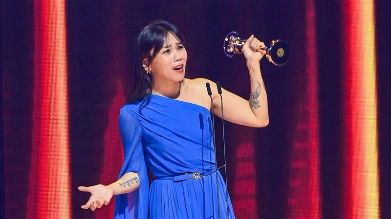 蔡健雅4度封歌后　哽咽吐低潮心聲