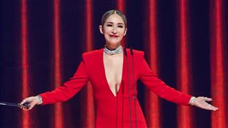 蕭亞軒現身金曲　網抓整形撞臉4女星