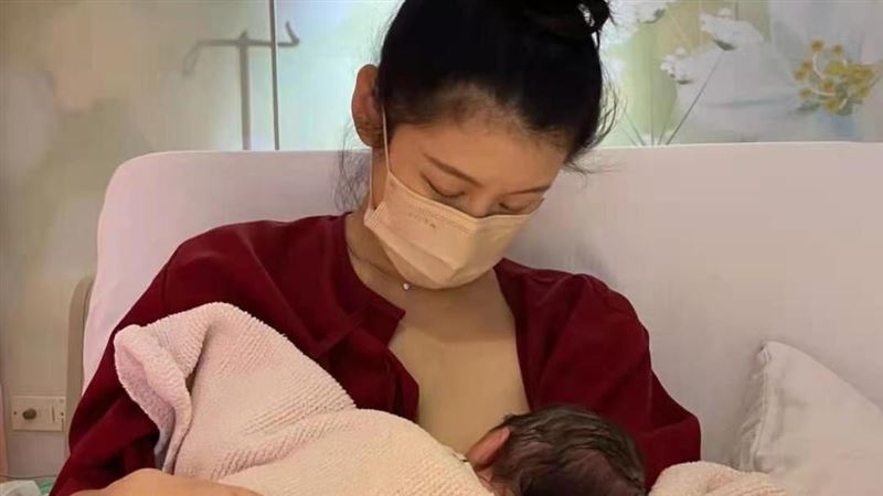 趙孟姿二寶險滑出　生完自己走下產檯