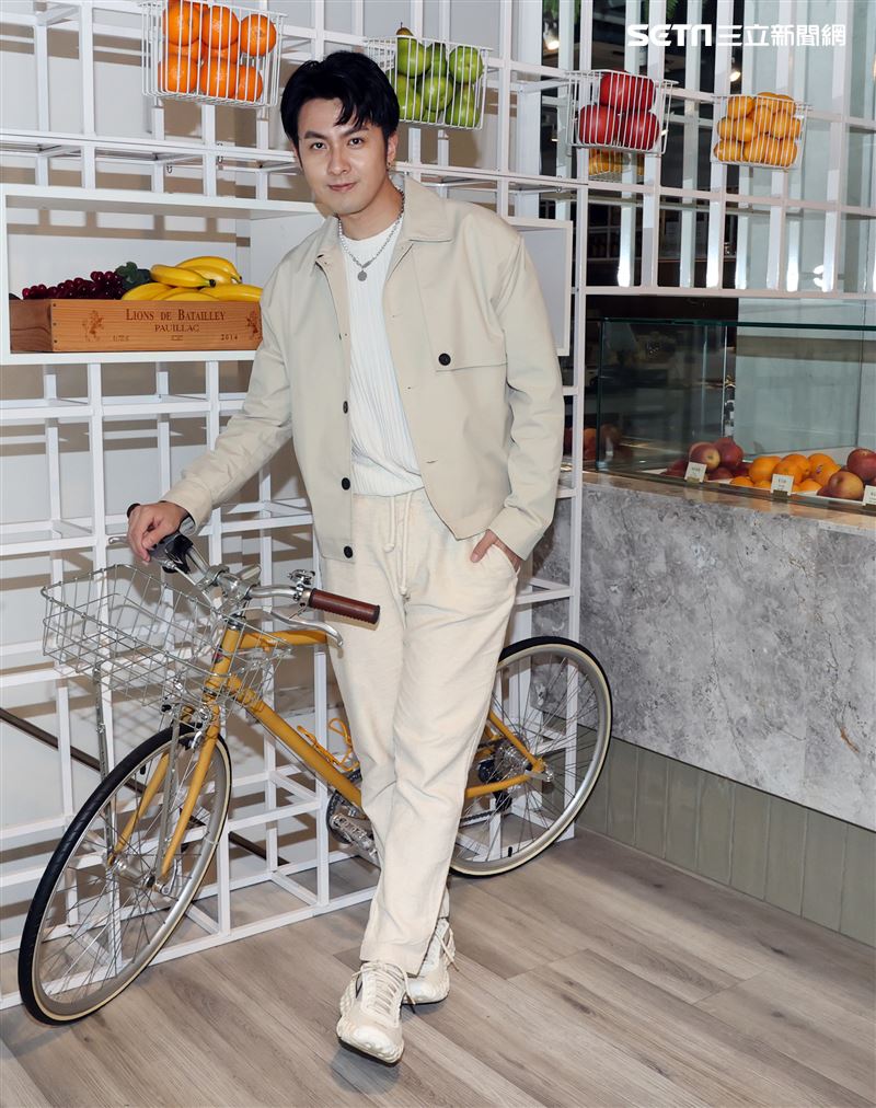 張雁名三立新聞網專訪。（記者邱榮吉/攝影）