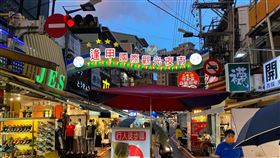 逢甲夜市微解封現況曝！攤商竟嘆息（圖／翻攝畫面）