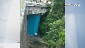 「3層樓高」橋跳水　民眾目睹嚇壞