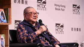 倪匡。（圖／翻攝自香港貿發局）
https://hkmb.hktdc.com/tc/1X0AI6XL/%E8%B2%BF%E7%99%BC%E6%83%85%E5%A0%B1/%E5%80%AA%E5%8C%A1%E4%BB%A5%E6%96%87%E8%AC%80%E7%94%9F%E5%AF%AB%E5%87%BA%E6%9C%AA%E4%BE%86-%E8%AB%87%E8%A1%9B%E6