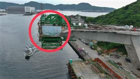 南方澳斷橋重建「灌漿沉陷、工程車險墜海」
