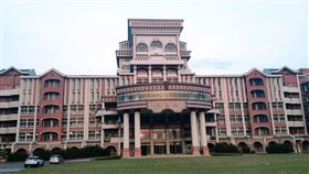 台灣首府大學列專案輔導位於台南市麻豆區的台灣首府大學被教育部列入專案輔導學校，校方準備先擬出停招計畫，後續再按照規定程序及計畫內容處理。中央社記者楊思瑞攝  111年7月4日