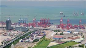 促深港融合發展  北京力推前海方案北京方面為促進香港與中國大陸深圳的融合發展，先後公布了最新的前海方案，以及深港跨境理財通。圖為深圳媽灣港。（中新社提供）中央社  110年9月13日