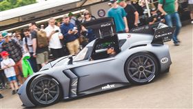 使用能元科技電池的純電動賽車Spéirling，以驚人的39.08秒，刷新古德伍德1.6公里爬山賽歷史紀錄，超越賽事中上百台F1賽車，甚至是氫能源電動賽車，拿下冠軍。（圖／台泥提供）