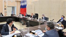 行政院長蘇貞昌今（4）日召開擴大防疫會議。（圖／行政院提供)