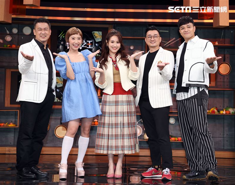 Sandy吳姍儒、LuLu黃路梓茵推翻不合傳言攜手同台「料理之王3」。（記者邱榮吉/攝影）