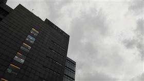 ▲雨具還要帶三天 內湖 三立電視台 陰天 灰濛濛 下雨（圖／記者許雅惠攝影）