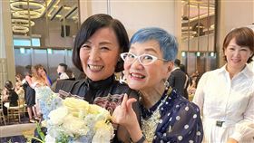 寶媽接下捧花（圖／翻攝自郁方臉書）