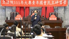 立法院長游錫堃今（4）日主持「大專青年國會民主研習營」開訓典禮。（圖／立法院提供)
