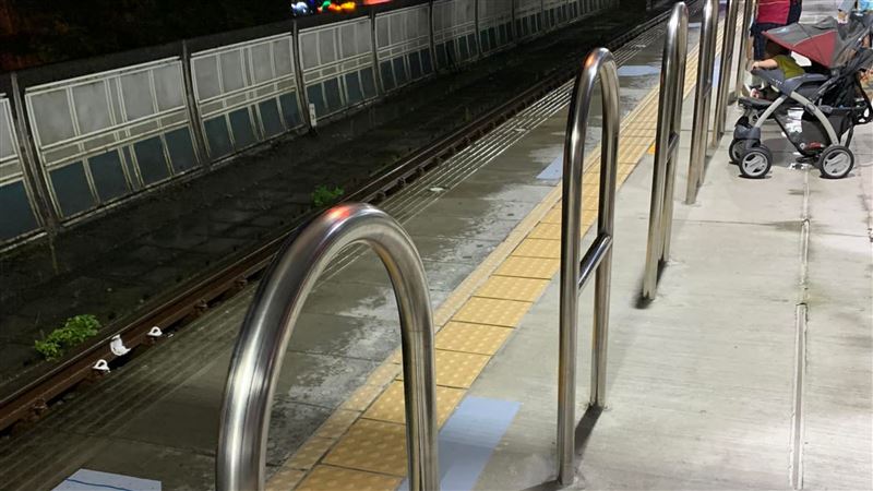 台鐵月台前見拱形欄杆　用途網傻眼了
