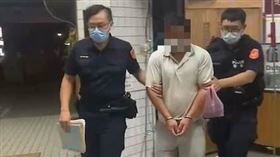 王湘嵐（中）涉嫌酒駕被警方送辦。（民眾提供）