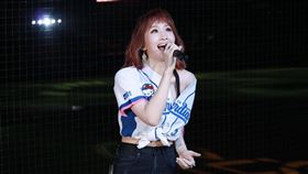 朱俐靜昔日開唱棒球場。（圖／民眾授權提供）