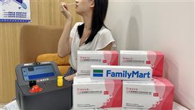 「全家」開賣郭董投資家用PCR檢測機,全家提供
