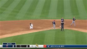 巴克斯頓策動大聯盟史上第一次「8-5」三殺守備。（圖／翻攝自MLB）