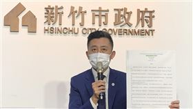 林智堅澄清論文絕對沒問題 譴責國民黨污辱人格將參選桃園市長的新竹市長林智堅（圖）5日中午在新竹市政府舉行記者會表示，他與教授都曾澄清他的碩士論文「絕對沒問題」，嚴正譴責中國國民黨透過扭曲方式的抹黑「奧步」污辱他人格。中央社記者郭宣(文三)攝  111年7月5日
