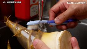 ▲「克里斯」教大家製作夏日美食涼筍沙拉。（圖／含老闆　授權）