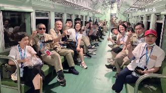 穿制服搭藍皮火車　這公司辦員旅超嗨