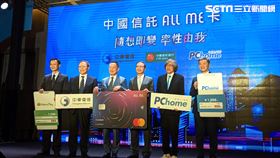 中信銀行與中華電信、PChome網路家庭集團聯名發行「中國信託ALL ME卡」，三強結盟首創金融業跨平臺即時轉點功能，中信銀行董事長利明献（左三）、中信銀行總經理陳佳文（右三）、中華電信董事長謝繼茂（左二）、PChome網路家庭集團董事長詹宏志（右二）出席上市記者會。（圖／記者戴玉翔攝影）