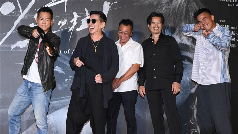 顏正國首映舉槍嗆聲　反擊背信首發聲