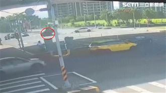 蔡易餘車禍畫面曝！180°側翻噴飛