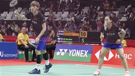 印尼羽球大師賽　李哲輝許雅晴混雙不敵對手台灣羽球混雙組合李哲輝（左）和許雅晴16日在BWF世界羽球巡迴賽超級500印尼大師賽中敗給馬來西亞對手，未能晉級。中央社記者石秀娟雅加達攝  109年1月16日