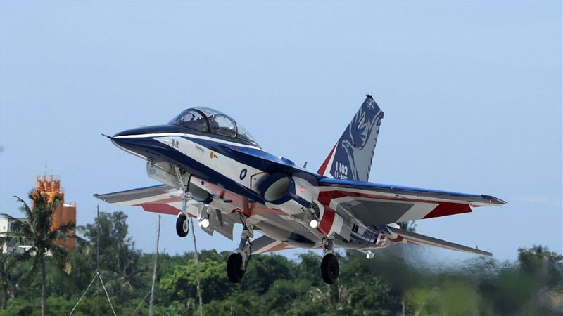 空軍官校飛行戰鬥組畢業學官之F-5E/F型戰機換裝訓練。（記者邱榮吉/攝影）