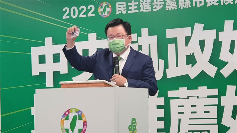 秀嘉市員工證　李俊俋喊四年脫胎換骨