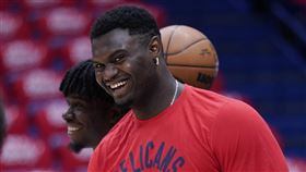 ▲威廉森（Zion Williamson）和鵜鶘簽下5年合約，但含有傷病相關的條款保護鵜鶘的權益。（圖／美聯社／達志影像）