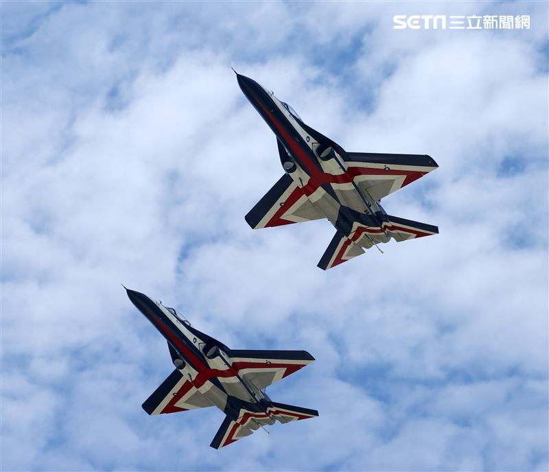 勇鷹高教機測試、接機任務及換(擴)訓任務，中科院及漢翔公司執行各式新型武器及裝備研發、測試等任務。（記者邱榮吉/攝影）