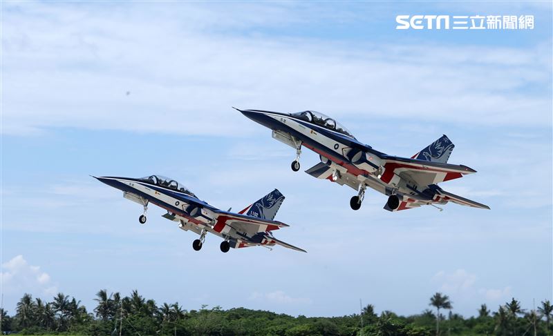 勇鷹高教機測試、接機任務及換(擴)訓任務，中科院及漢翔公司執行各式新型武器及裝備研發、測試等任務。（記者邱榮吉/攝影）