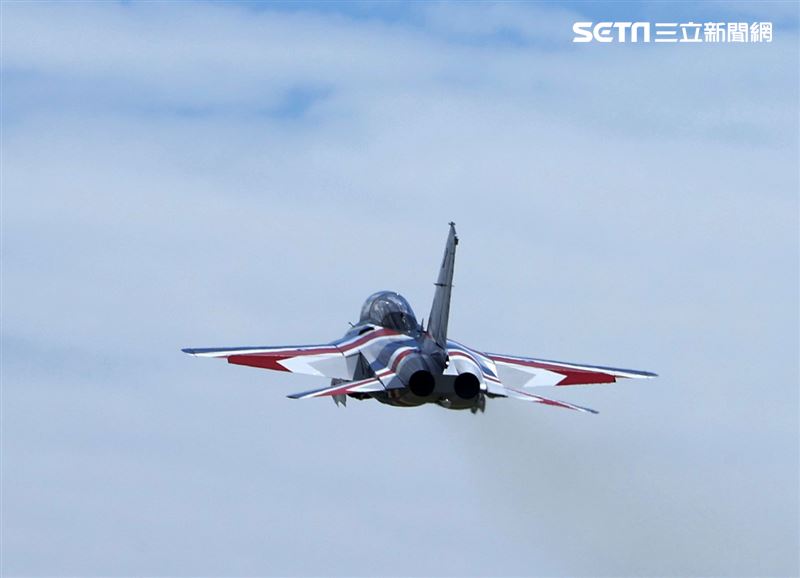 勇鷹高教機測試、接機任務及換(擴)訓任務，中科院及漢翔公司執行各式新型武器及裝備研發、測試等任務。（記者邱榮吉/攝影）