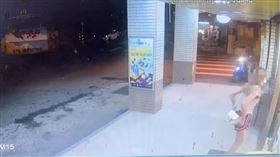 宜蘭壯圍，醋男超商堵情敵，揪友人持開山刀砍殺　（圖／翻攝畫面）