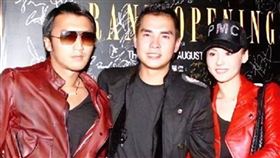 張柏芝的弟弟張柏文（中）。（圖／翻攝自微博）