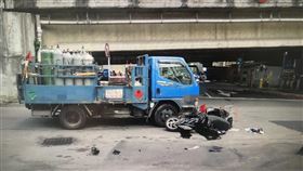 新北市，板橋，車禍，死亡車禍，氣體鋼瓶