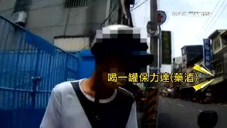 十年七次酒駕！男騎車抽菸嗆警拒酒測