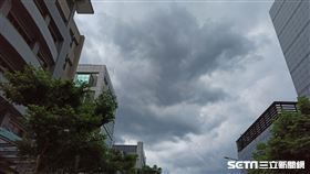 烏雲／下雨（記者陳弋攝影）