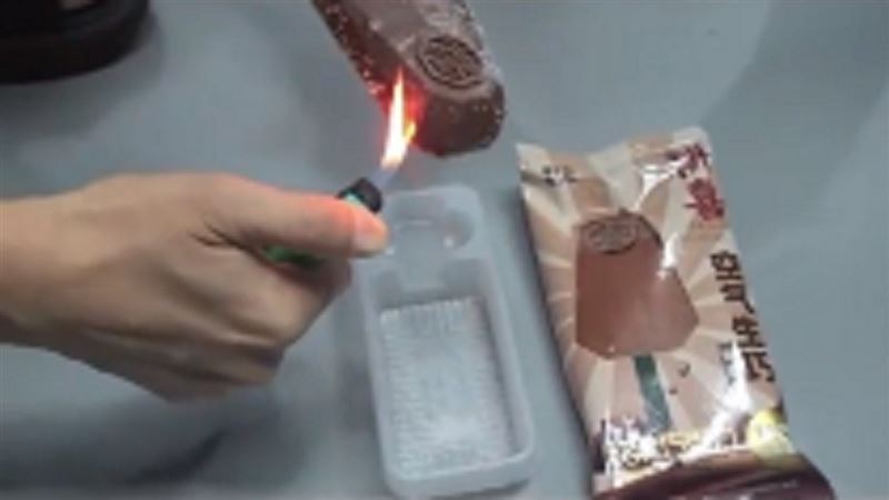中國冰棒火烤不會融　網傻眼：能吃嗎
