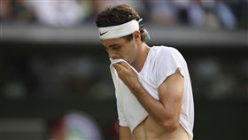 ▲佛里茲（Taylor Fritz）遭納達爾（Rafael Nadal）逆轉，最終只能心碎地離開球場。（圖／美聯社／達志影像）