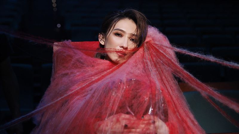 戴佩妮眼淚突然落下　嘆不經意消逝
