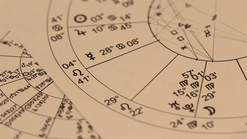 彷彿活在平行時空　5星座最像外星人