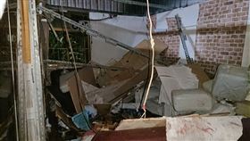 工寮房頂塌！遭輕鋼架穿刺釀1死1傷