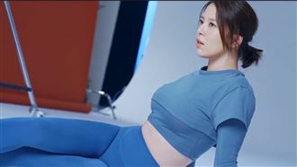 劉品言代言未來褲　莫蘭迪新色超時尚